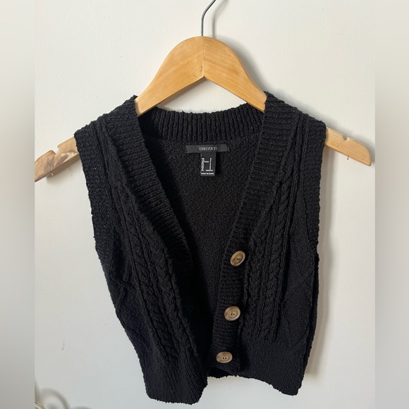 Black Forever 21 cable knit sweater vest Sz S - Picture 2 of 5